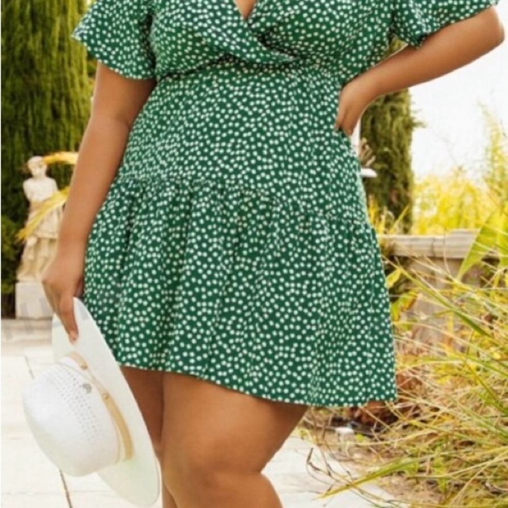 Green floral plus size surplice dress size 2X